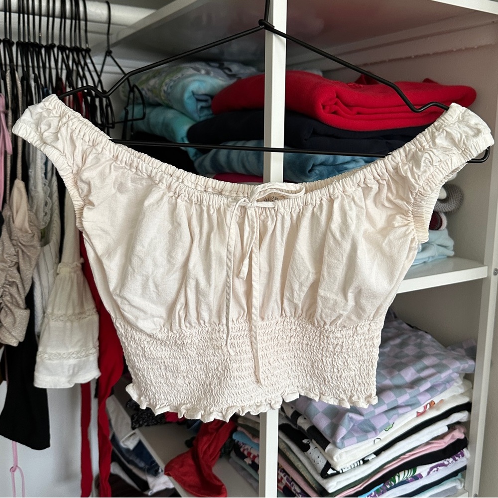 brandy melville marilyn off-shoulder crop top